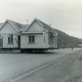 House relocation on Aberdeen Quay