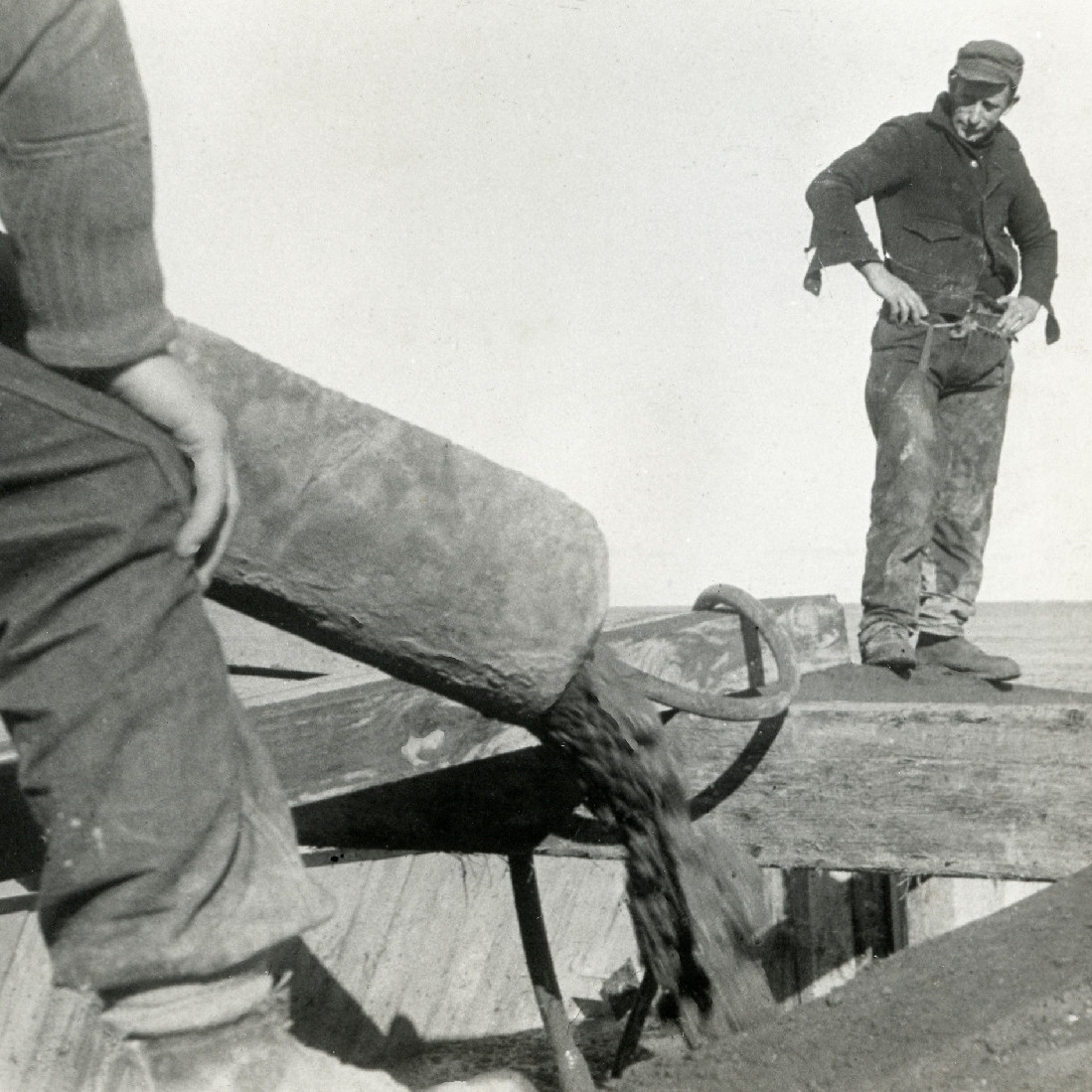 Concrete pouring for breakwater (I)