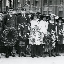 Seatoun School wreath bearers, ANZAC Day, 1921