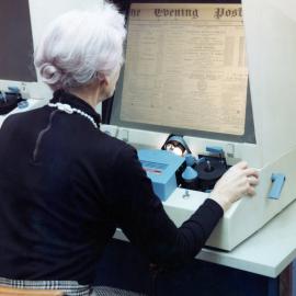 Operating a microfilm reader