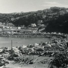 Crowds in Evans Bay 