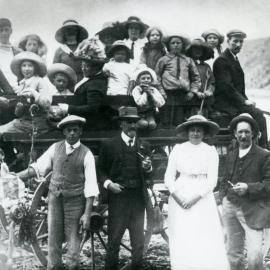 Group outing in Mākara 