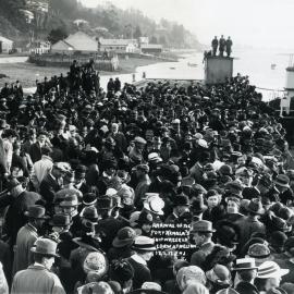 Arrival of Port Kembla survivors in Nelson 